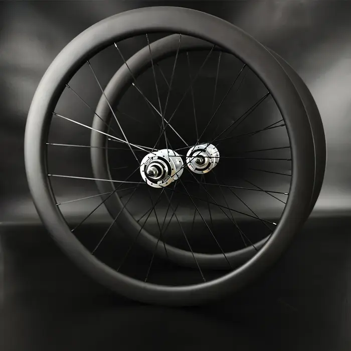 DT Swiss 370 – jeu de roues en carbone pour vélo de piste