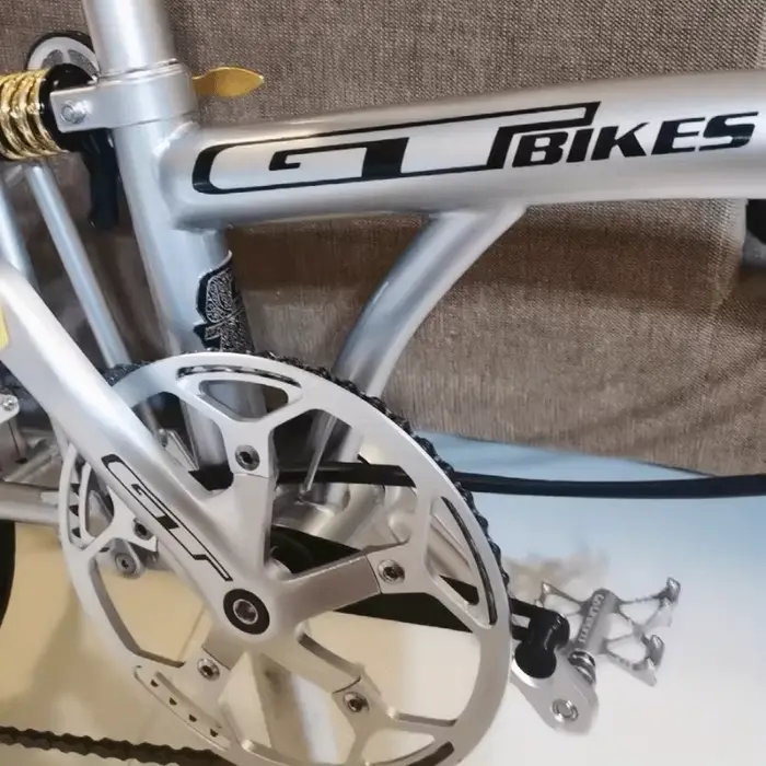 Ensemble de 14 autocollants créatifs en vinyl pour casque de vélo et accessoires de vélo GT personnalisables en noir blanc ou argent