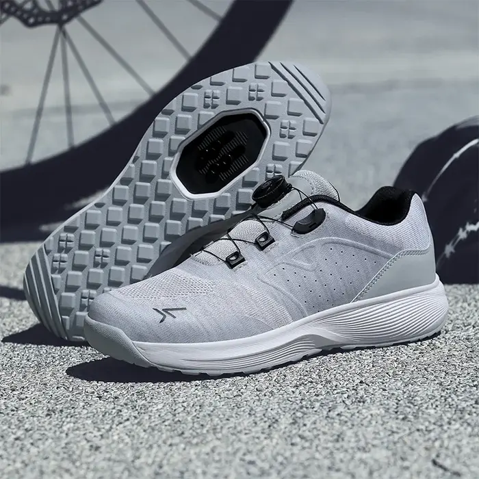 Chaussures de cyclisme VTT pour homme en cuir avec fermeture à crochets et semelle en caoutchouc pour pédales SPD sport et montagne