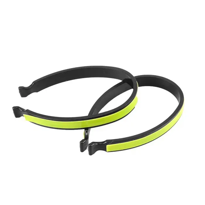 Une paire de clips réfléchissants pour pantalon de vélo