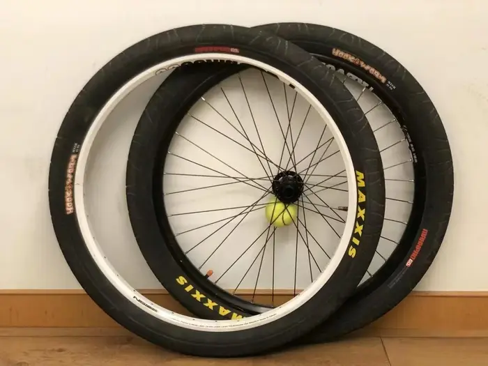 MAXXIS HOOKWORM pneu de vélo d'origine pour pédicats FLAT/PARK/STREET/VERT pneus de vélos de chargement 20 × 1.95/24 × 2.5/26 × 2.5/27.5 × 2.5/29 × 2.5