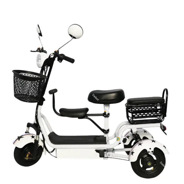 Trottinette électrique de banlieue jaune légère à 3 roues avec 2 sièges et paniers pour femme