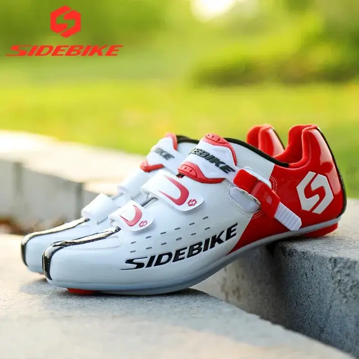 Chaussures de vélo de route professionnelles en cuir noir avec semelle en nylon et intérieur en caoutchouc pour cyclisme athlétique