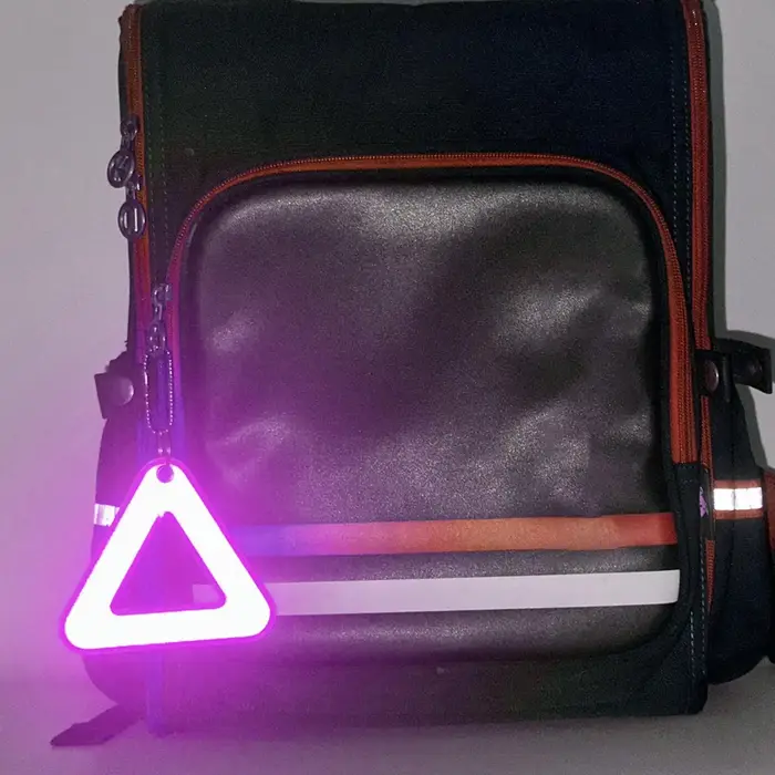 1 panneau triangulaire réfléchissant haute visibilité