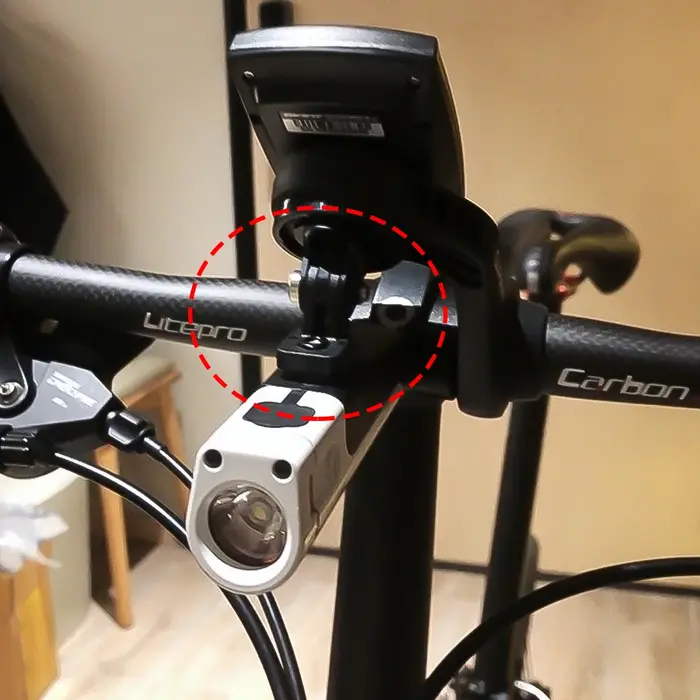 Support de fixation pour compteur de code de vélo