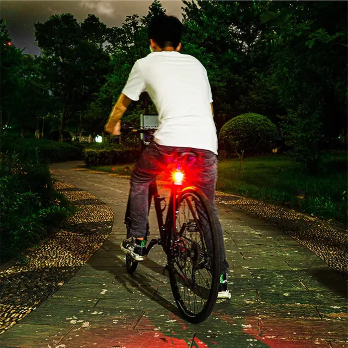Ensemble d'éclairage de vélo arrière et phare avant LED pour VTT sécurité nocturne robuste en alliage d'aluminium et ABS pour cyclisme urbain et montagne