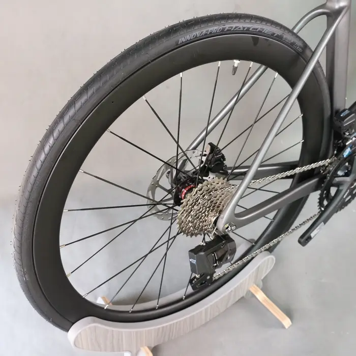 Vélo de route léger de plein carbone de bicyclette TT-X42 de style le plus récent avec des roues électriques sans fil d'ensemble de groupe de WheelTop