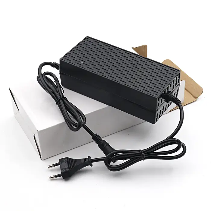 Chargeur universel de batterie au Lithium pour vélo électrique
