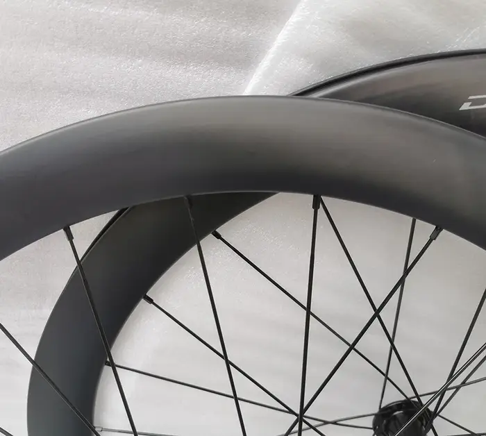 Roue à disque de gravier pour vélo de route en carbone