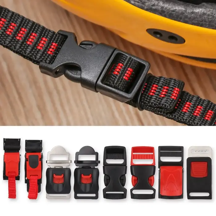 Clips flexibles pour casques de vélo