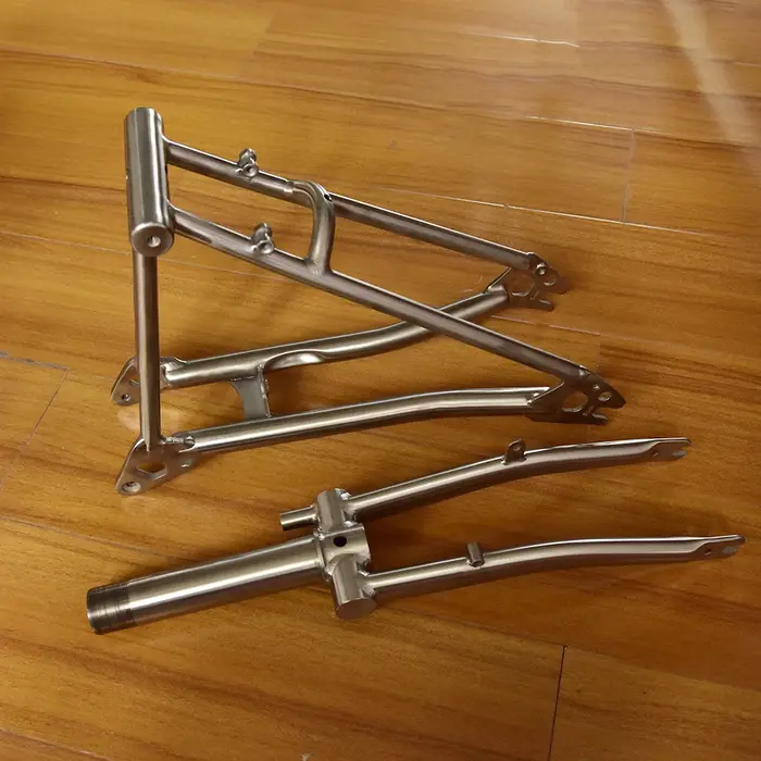 Triangle arrière de vélo en titane pour P Line