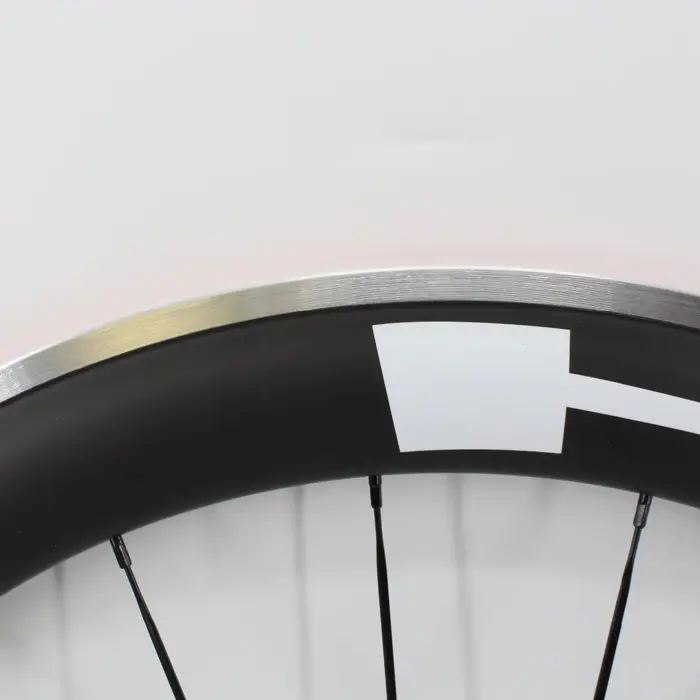 Paire de roues de vélo de route en carbone UD mat