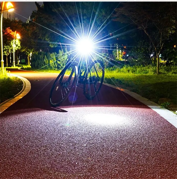Nouveau phare de vélo VTT rechargeable à piles bouton