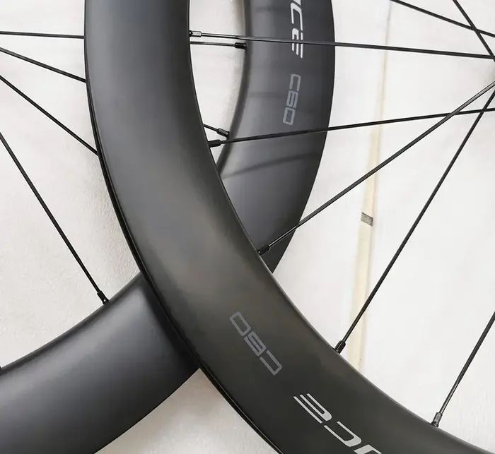 Roue à disque de gravier pour vélo de route en carbone