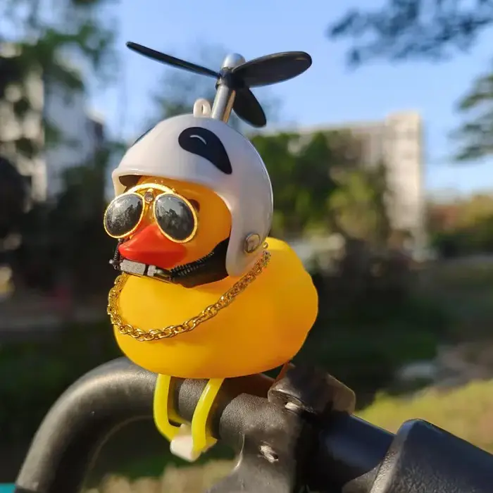 Ornement de vélo cornes de vélo presser canard en caoutchouc avec sangles hélice de casque à motif a