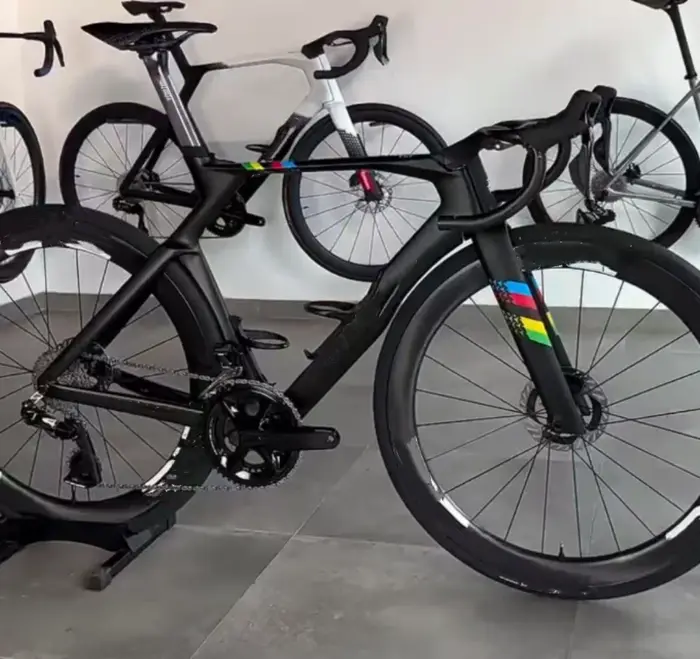 Nouveau cadre de vélo de route en fibre de carbone Y1RS 2026 avec frein à disque et guidon aile de m