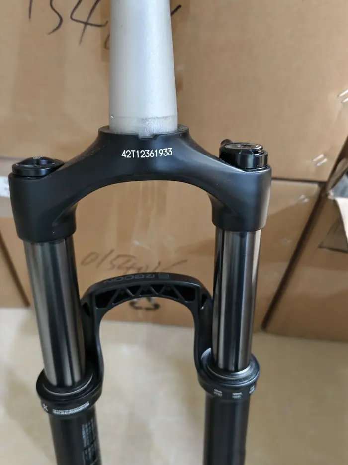 ROCKSHOX VTT fourche avant Lyrik Select Recon argent RL révélation RC huile et gaz