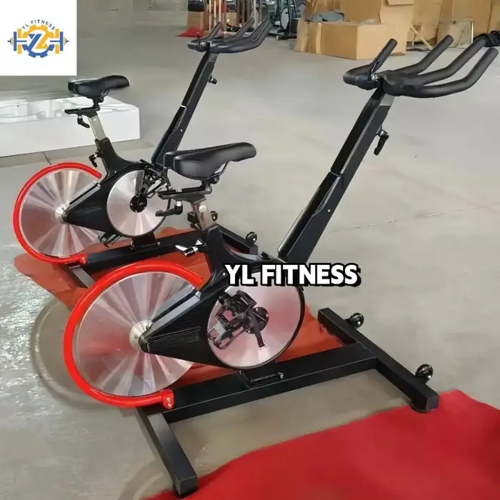 Vélo de spinning magnétique commercial silencieux pour l'intérieur